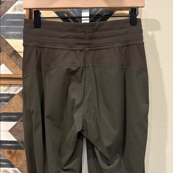 Lululemon Dance Studio Jogger in Dark Olive size 4 - Picture 5 of 9